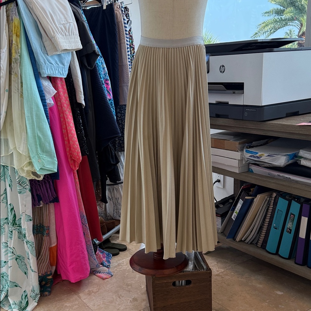 Chic Beige Midi Skirt